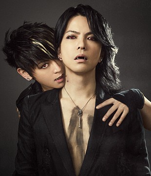 VAMPS「VAMPS、新アーティスト写真はヴァンパイア　シングル・ジャケットも同時公開」