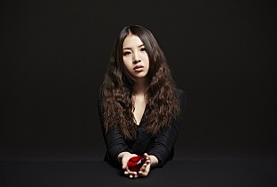 阿部真央「阿部真央、片思い描いた新曲ビデオに毒恋ちゃんと岡田将生が登場」