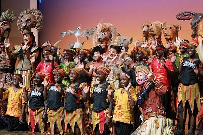 劇団四季『ライオンキング』、アフリカの合唱団が初観劇