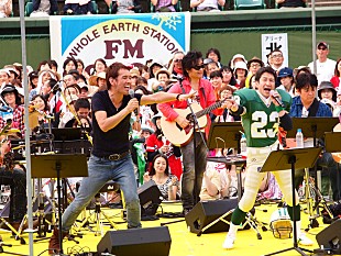 ＫＡＮ「靭公園テニスコートで行われた野外コンサート KAN、佐藤竹善、スタレビ、馬場俊英、鈴木雅之が抜群の歌唱力で奏でるハミング」