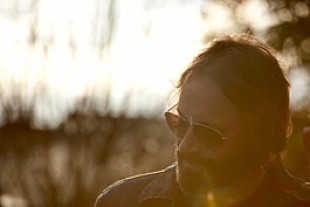 Ｎｅａｌ　Ｃａｓａｌ「クリス・ロビンソン、ライアン・アダムスなどを支える名ギタリスト、ニール・カサールの来日ツアーが決定」