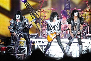 ＫＩＳＳ「KISS、7年ぶりの日本公演で完全無敵のロックンロール・ショー」