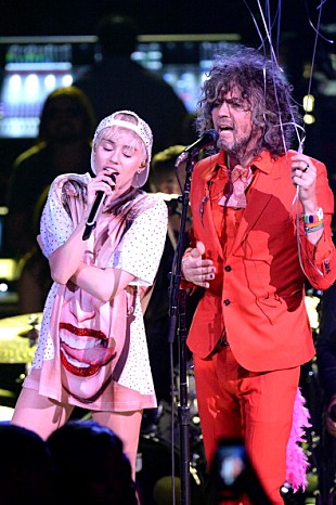 「マイリー・サイラス、今度はインディー・ロックに足を踏み入れる」