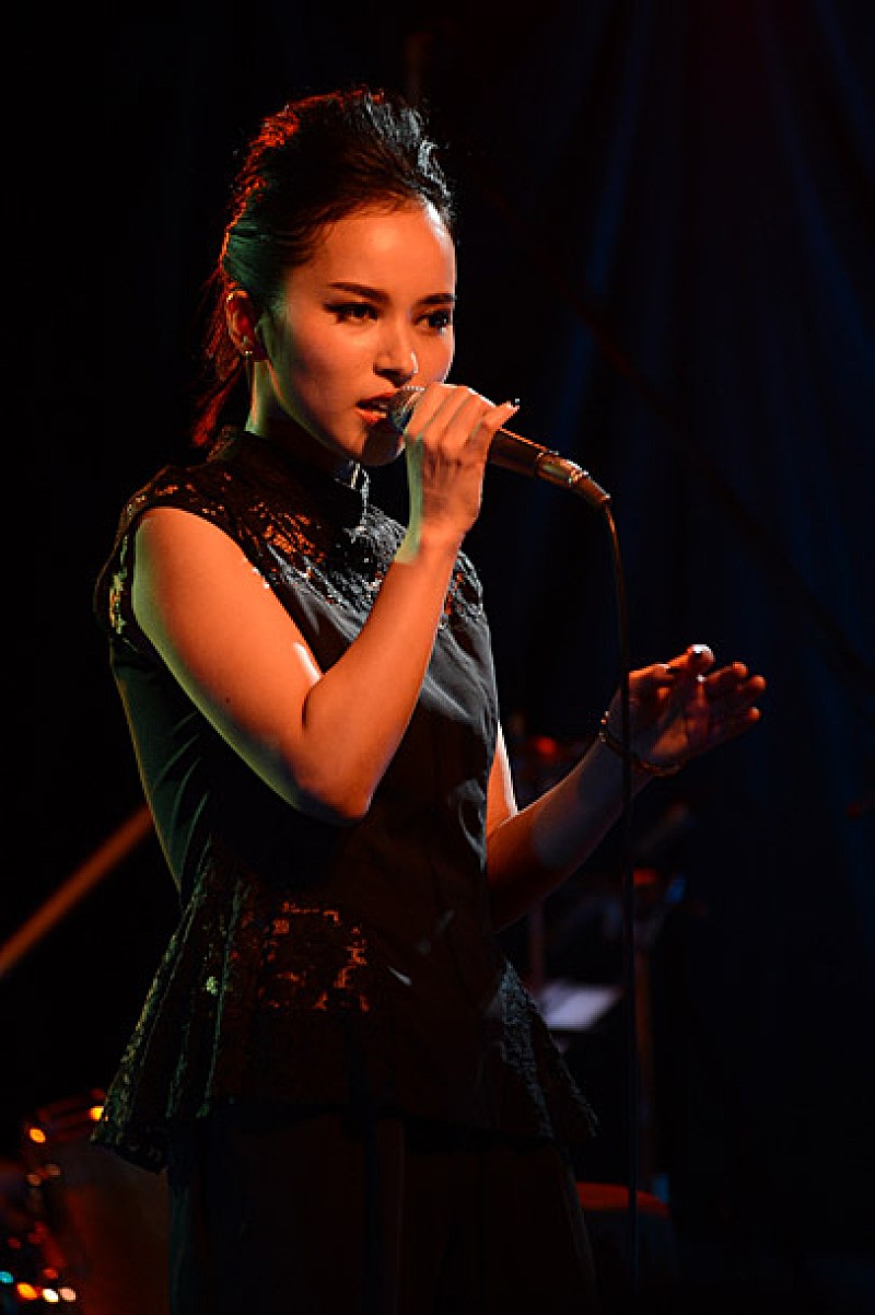 滴草由実 新たなスタートで再会「歌うことを諦めなかった理由は」 | Daily News | Billboard JAPAN