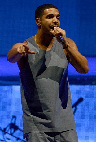 「マルチな才能を持つドレイクがスポーツ・アワードの司会に抜擢」