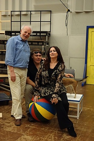 「新国立劇場、オペラ『道化師』新制作に向け、演出家ら来日」