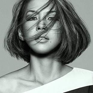 「DOUBLE 清水翔太や安室奈美恵とのコラボ曲も収めた初のシングル集」