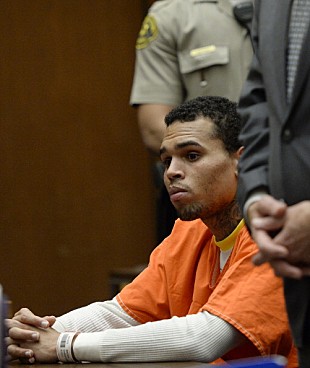 「クリス・ブラウン 刑務所から出所」