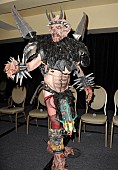 Ｇｗａｒ「3月に亡くなった米“グロテスク”メタル・バンドのシンガー、死因明らかに」1枚目/1