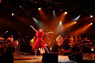 「吉澤嘉代子“ぶりっ子貫き？”客席乱入＆脇から伸びた毛の塊プレゼント」