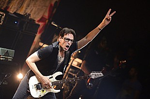 「スティーヴ・ヴァイ ギターの魔術師が創り上げる色彩豊かな空間」