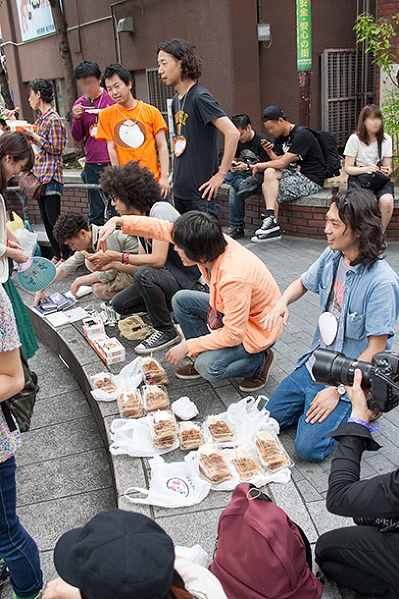 井乃頭蓄音団「三角公園にて、たこ焼きパーティ「たこ放題」スタート」4枚目/63