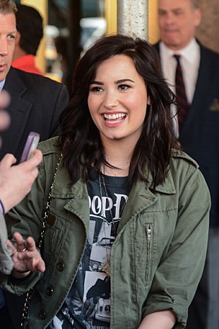 「デミ・ロヴァート、同性婚をサポートするキャンペーンに参加促す」