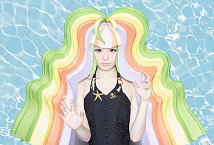 「きゃりーぱみゅぱみゅ アルバム『ピカピカふぁんたじん』で週間チャートを制覇」