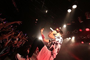 Hilcrhyme 5周年ライブで、インディーズ時の幻のアルバム『熱帯夜』を再現 | Daily News | Billboard JAPAN