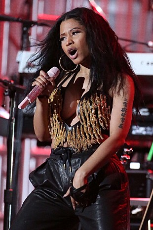 「ニッキー・ミナージュ、新曲「アナコンダ」のリリース延期を突如発表」