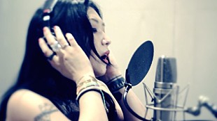 「鬼束ちひろ 新作MVはボーカルブースでの一発録り映像」