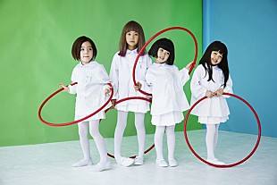 「赤い公園 メンバーが学ラン＆セーラー服姿に、【めざましライブ】で念願の℃-uteとの競演も」