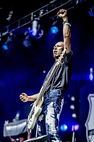 「日高央（ヒダカトオル）率いるTHE STARBEMS 寺尾順平（b）脱退」