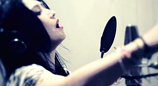 「鬼束ちひろ 歌入れ一発録りビデオ第2弾公開」