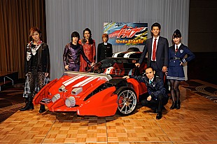 「バイクに乗らない『仮面ライダードライブ』 主題歌は松岡充擁する新ユニット」