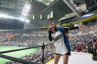 「藍井エイル 引退発表の日ハム稲葉選手らが見守る中、札幌ドームで歌唱」