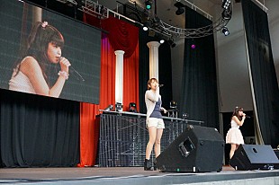 「藍井エイル×春奈るな 仲良し2人が札幌でClariSの人気曲をサプライズ歌唱」