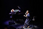 小室哲哉「小室哲哉 坂本美雨の歌声で名曲に新たな命宿す 坂本龍一への願いも」1枚目/5