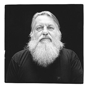 「ロバート・ワイアット、全キャリア総括の2枚組ベスト盤リリース決定＆過去8作品も再発」