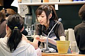 乃木坂46「話題満載の乃木坂46 メンバーがサプライズ接客するカフェ開店」1枚目/8