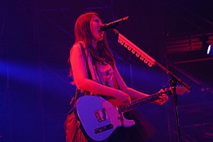 「阿部真央 仲間と母へ…武道館の中心で愛をさけぶ 84歳でもギター背負う？」