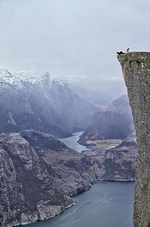 「『アンナプルナ南壁　7,400mの男たち』、公式ツイッターの投稿写真がすごすぎる」