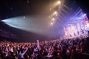 「テレビ続々出演中のアイドル Cheeky Paradeがニューヨーク凱旋ライブでCBGB完全再現」