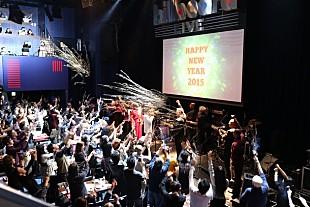 「JBの盟友が魅せた、最もファンキーなカウントダウン・ライブ」
