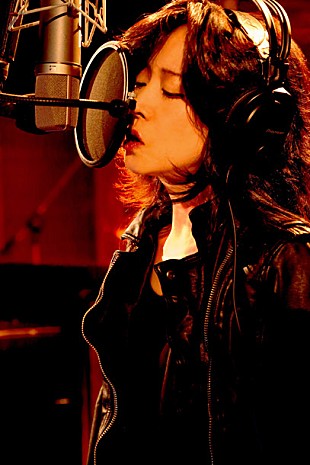 「中森明菜 5年半ぶりのニューシングル『Rojo -Tierra-』特典映像を公開」