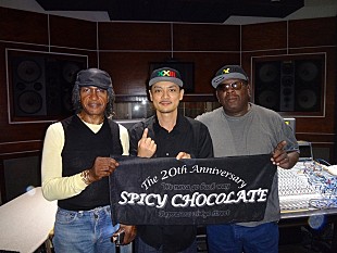 「グラミー賞ノミネートのSPICY CHOCOLATE スライ＆ロビーとのTALK SESSION映像を公開」