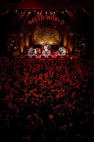 「SCANDAL ガールズバンド日本代表としてワールドツアー開幕 アマチュア時代のビートルズ彷彿させるセット」