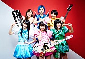 Gacharic Spin「Gacharic Spin 待望のメジャーSg「赤裸ライアー」/ガチャガチャダンサーズ「溶けないCANDY」両MV公開」1枚目/5