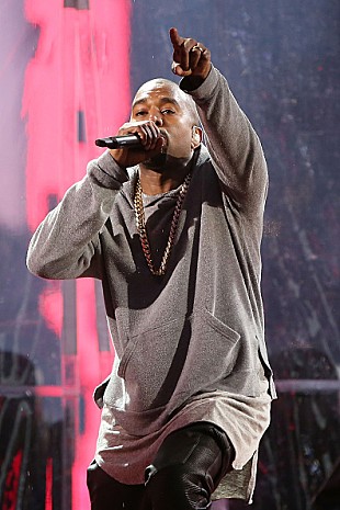 「カニエ・ウェストがベックおよびブルーノ・マーズにも謝罪」