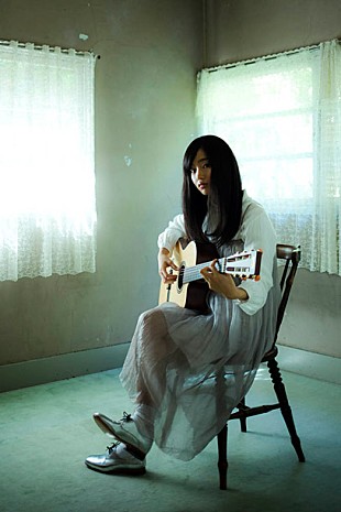 「天性のスモーキーボイスを持つ19歳SSW 藤原さくら デビュー作リリースツアー発表」