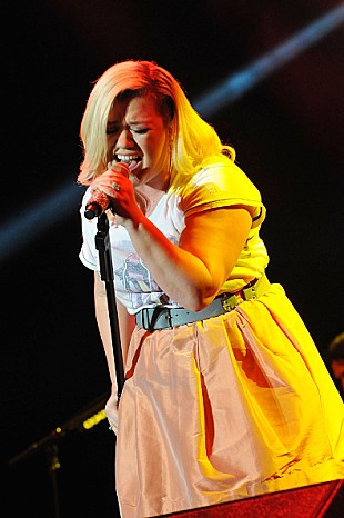 「ケリー・クラークソンの新作がチャート上位に初登場する見込み」