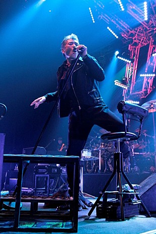 「吉川晃司がバイクで左足首骨折もライブ敢行「私、脚の骨をボキッとおりましてね。」」