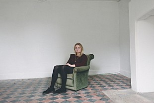 「BBC＜Sound Of 2015＞ノミネートの18歳女性SSW、ラプスリーが最新ビデオを公開」