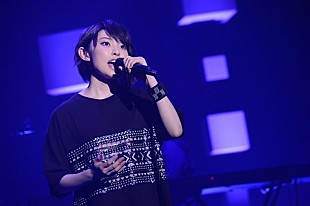 「家入レオ チュートリアルの“徳ダネ福キタル”で3000人熱狂」