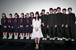 「アンジェラ・アキ 映画『くちびるに歌を』新垣結衣と合唱部キャストに手紙サプライズ」
