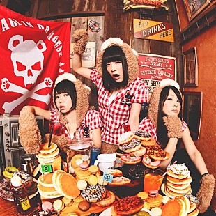 「アイドルパンクDJユニットあゆみくりかまき アメリカンな最新ビジュアル公開」