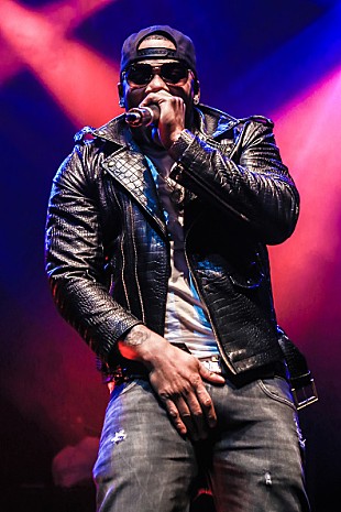 「ネリーが麻薬所持の容疑で逮捕」