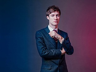 「イースト・インディア・ユース、最新アルバムより「Beaming White」本人出演MVを公開」