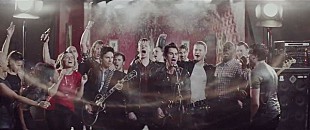 「ステレオフォニックス、通算9作目のアルバム『キープ・ザ・ヴィレッジ・アライヴ』を9月発売　1stシングルMVも公開」