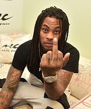 「薬物と銃の逮捕歴を理由にオーストラリアがワカ・フロッカ・フレイムの入国を拒否」